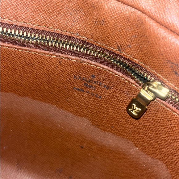 Louis Vuitton - Picture 10 of 13